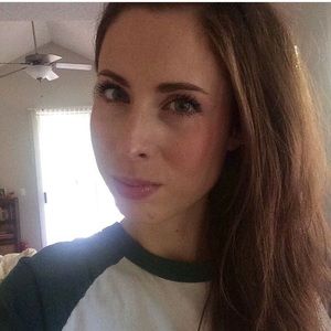 Meet your Posher, Caitlin